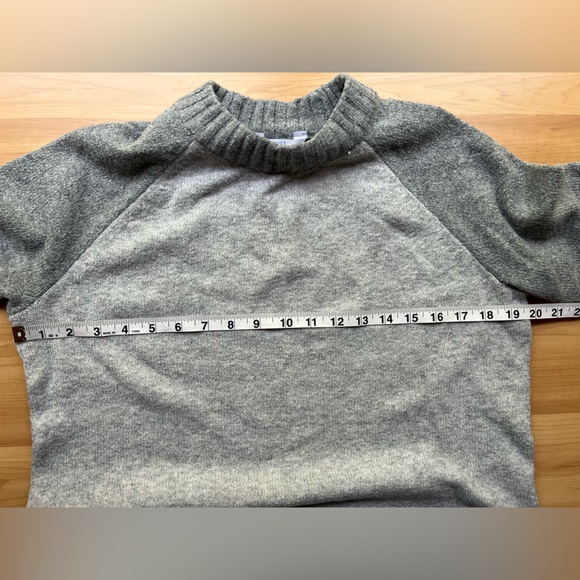 TIME and TRU - Women’s knit Sweater /Soft Lightweight Top/ Colors Gray & Black - Picture 5 of 7